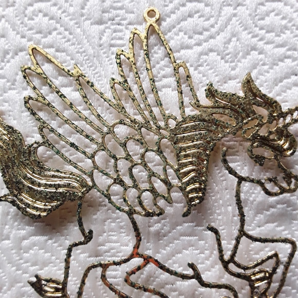 Vintage 1980's Goldtone Delicate Unicorn Ornament w/ Clear Dangle Heart - Picture 3 of 5